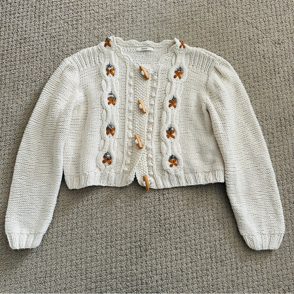 Sessun tesoro cream cable crocheted style sweater cardigan with wooden buttons - Picture 3 of 11